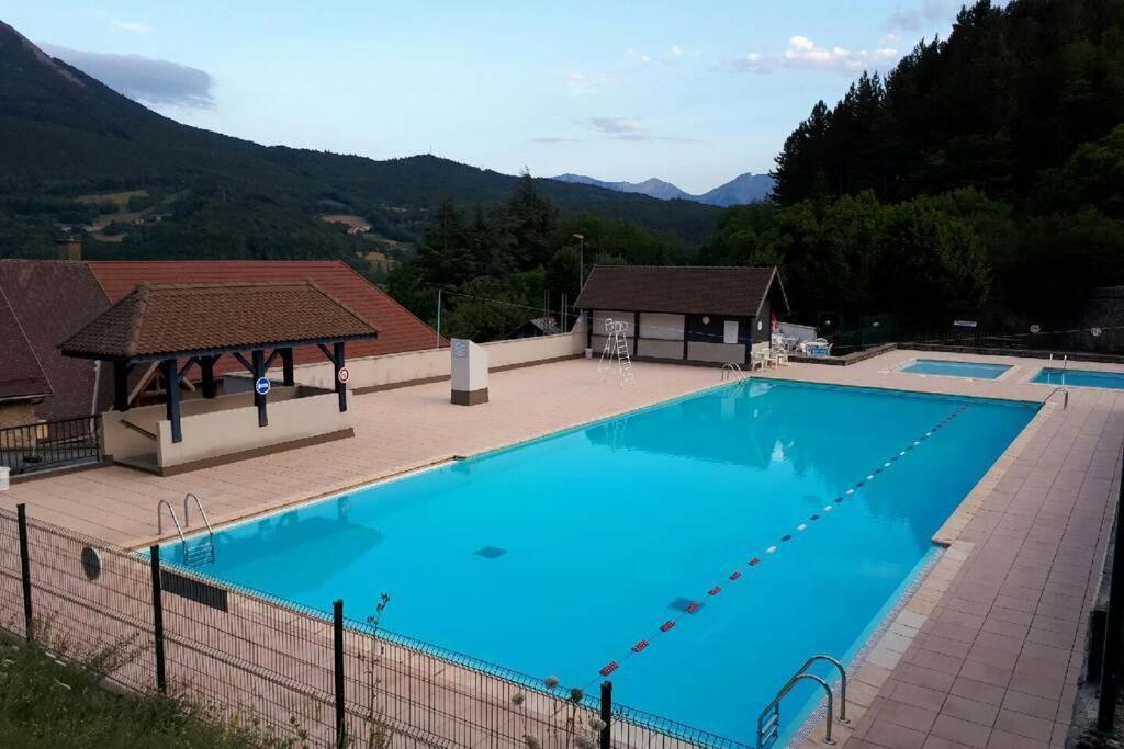 Gite "Entre Champsaur Et Valgodemard" Saint-Jacques-en-Valgodemard ภายนอก รูปภาพ